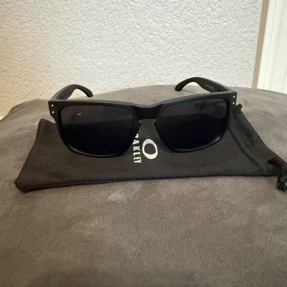 Oakley Sunglasses Holbrook Black Matte Frame 9102 Red Icons - Picture 4 of 6